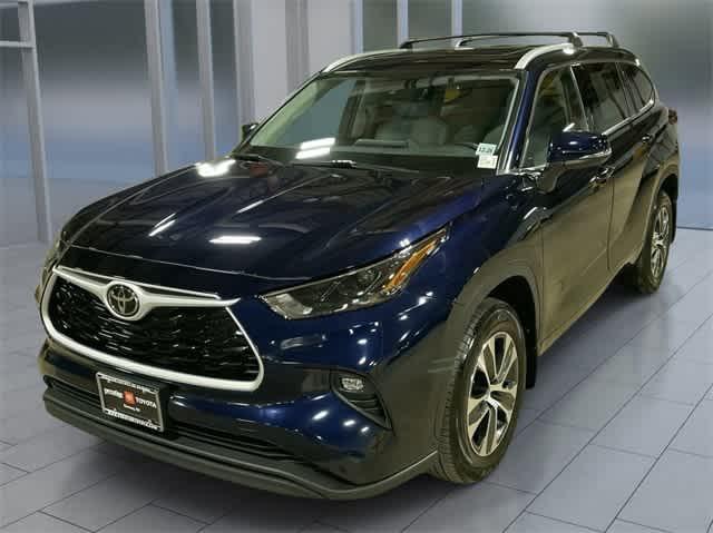 used 2022 Toyota Highlander car, priced at $36,995