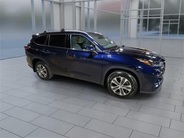 used 2022 Toyota Highlander car, priced at $36,995