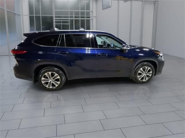 used 2022 Toyota Highlander car, priced at $36,995