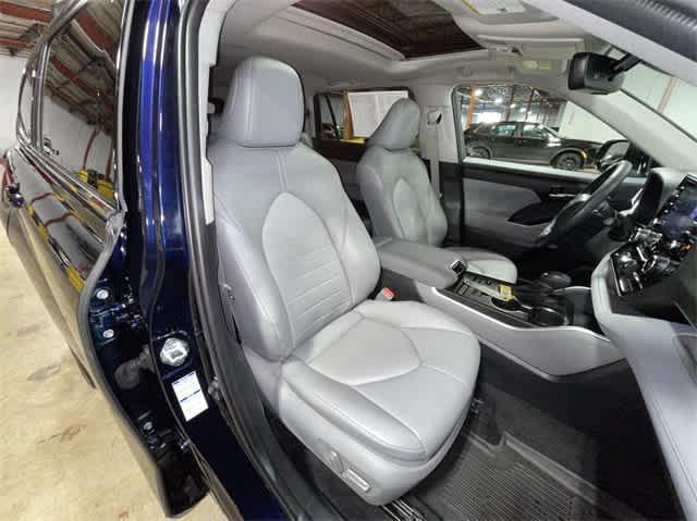 used 2022 Toyota Highlander car, priced at $36,995