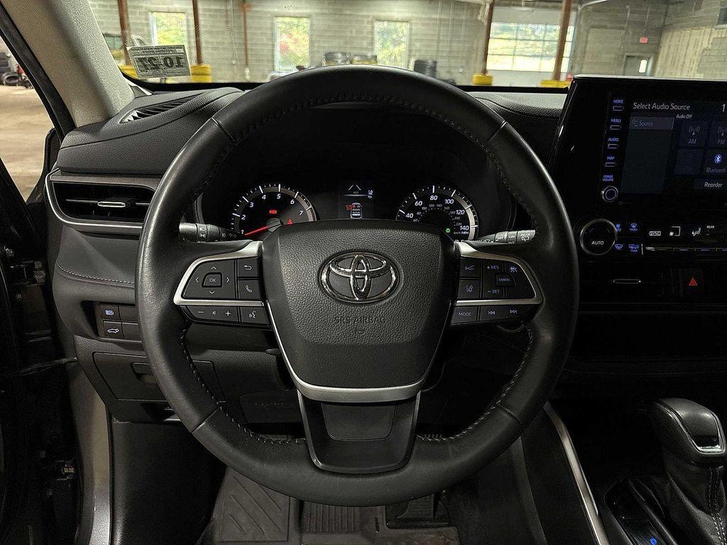 used 2022 Toyota Highlander car, priced at $32,495