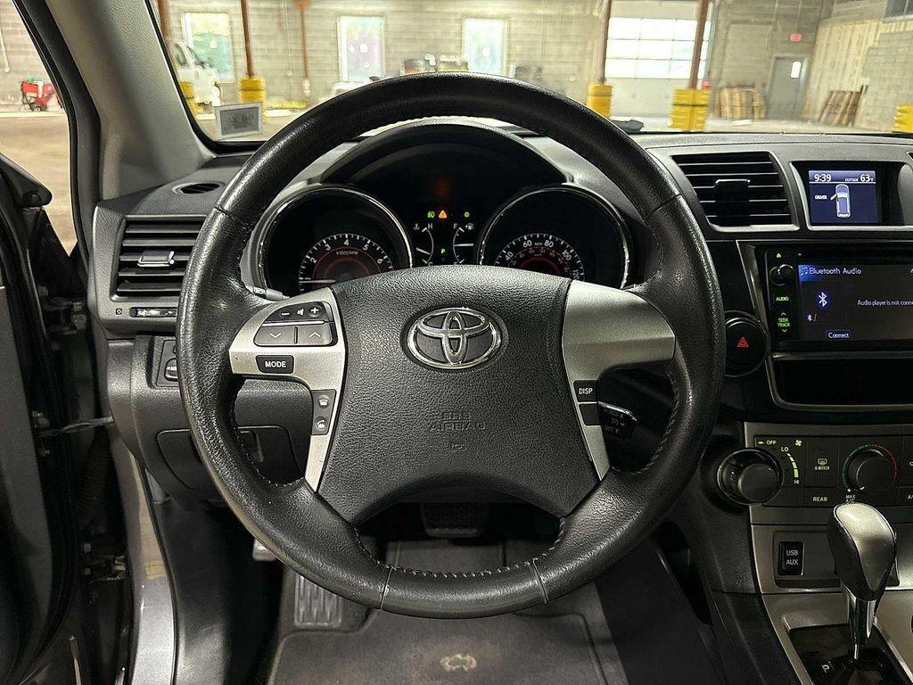used 2013 Toyota Highlander car, priced at $10,995