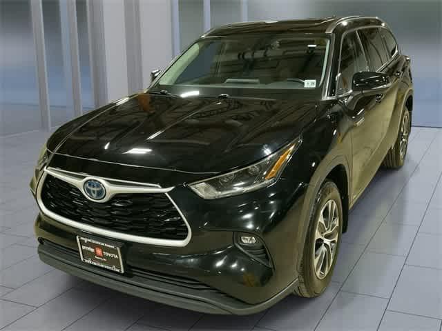 used 2021 Toyota Highlander Hybrid car, priced at $30,995