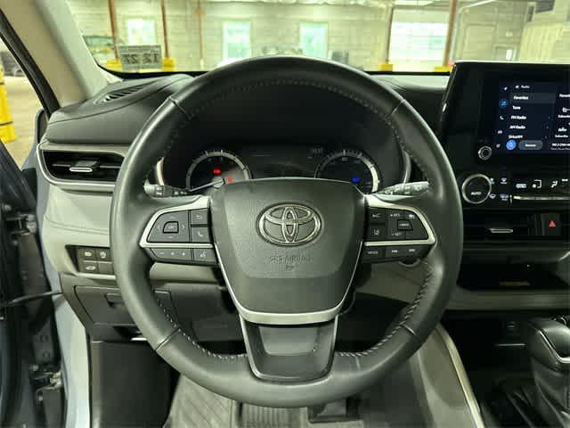 used 2023 Toyota Highlander car, priced at $39,495
