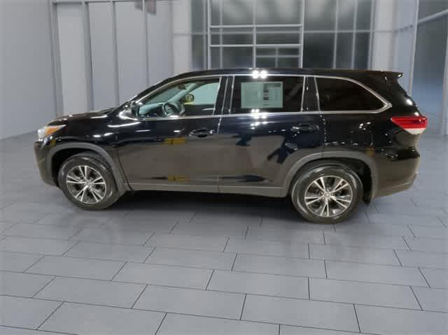 used 2019 Toyota Highlander car, priced at $18,995