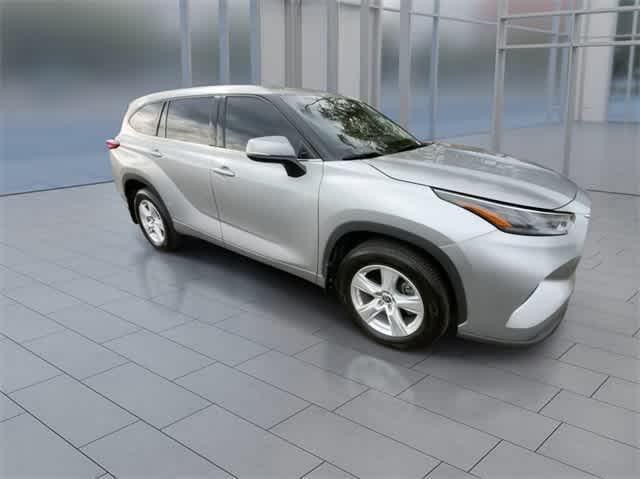 used 2022 Toyota Highlander car, priced at $32,395