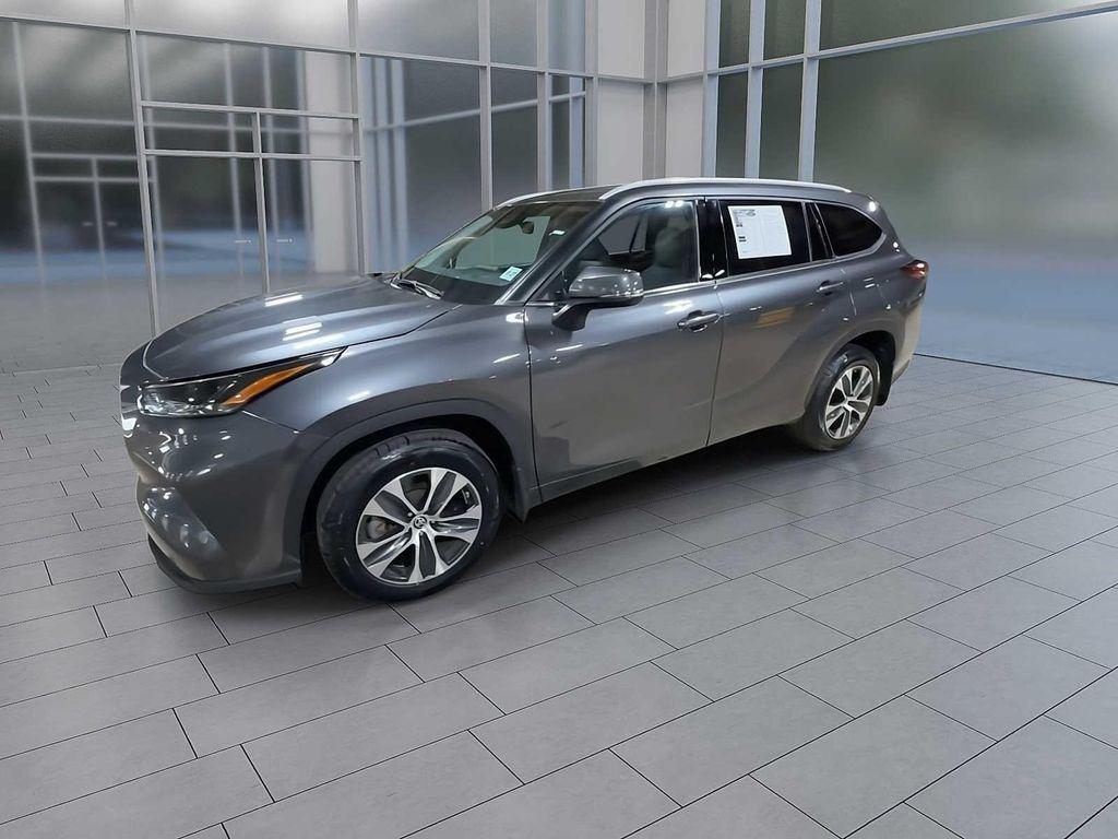 used 2022 Toyota Highlander car, priced at $37,495