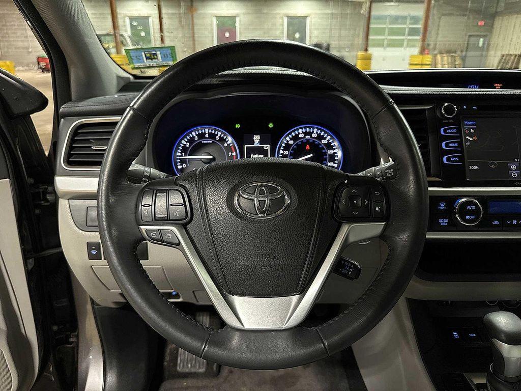 used 2014 Toyota Highlander car, priced at $15,695
