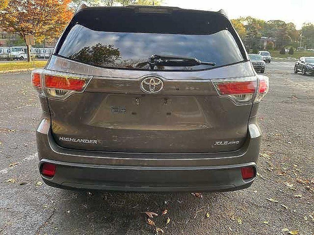 used 2014 Toyota Highlander car, priced at $17,395