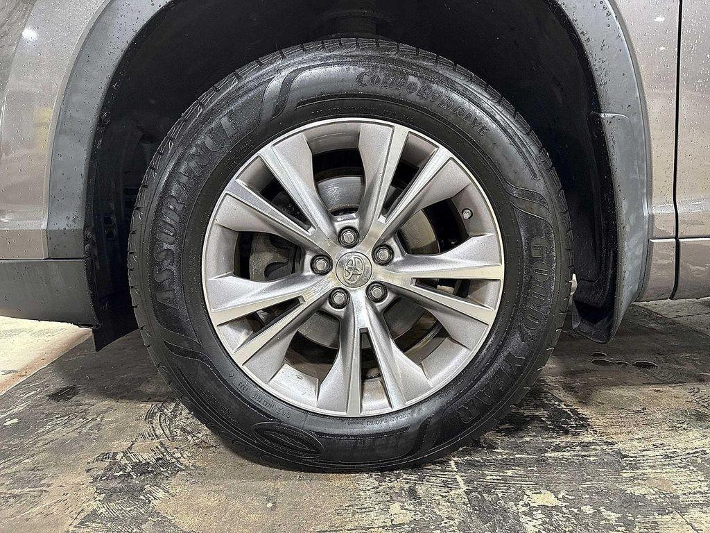 used 2014 Toyota Highlander car, priced at $15,695