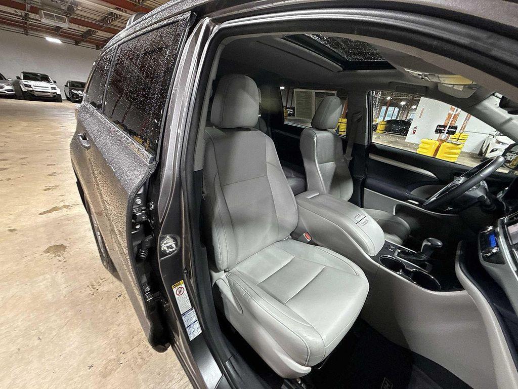 used 2014 Toyota Highlander car, priced at $15,695