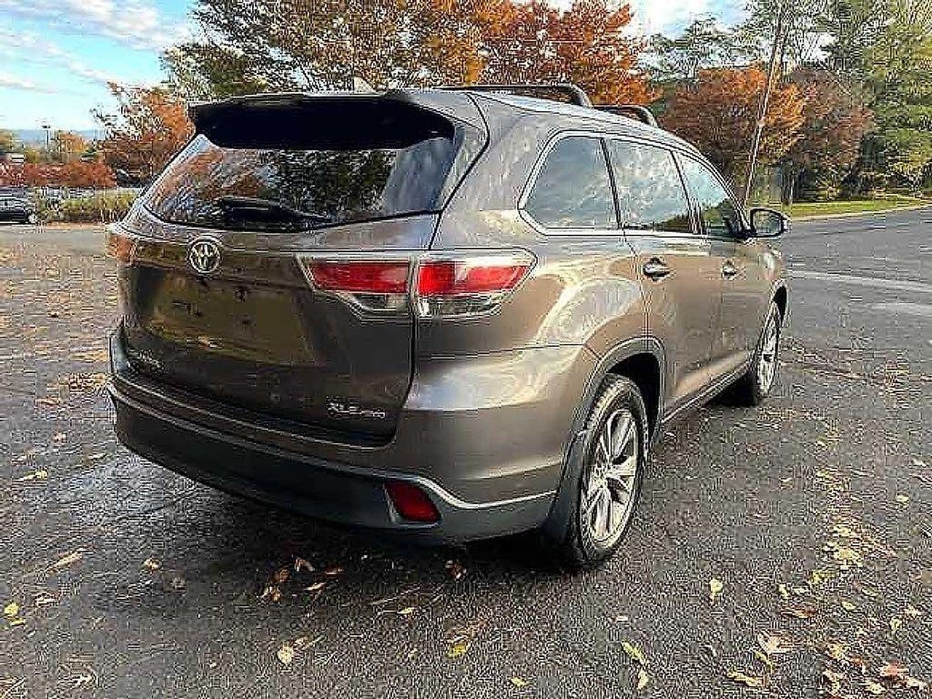 used 2014 Toyota Highlander car, priced at $17,395