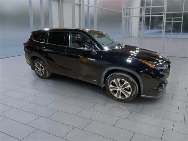 used 2021 Toyota Highlander Hybrid car, priced at $32,495