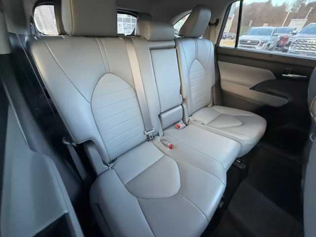 used 2022 Toyota Highlander car, priced at $37,995