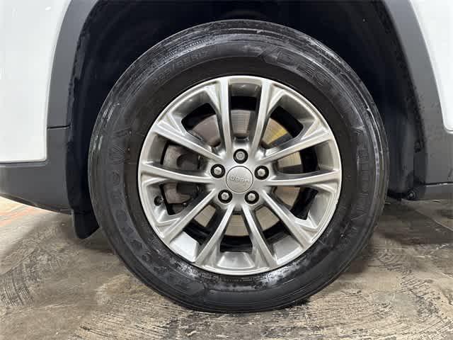 used 2019 Jeep Cherokee car, priced at $15,695