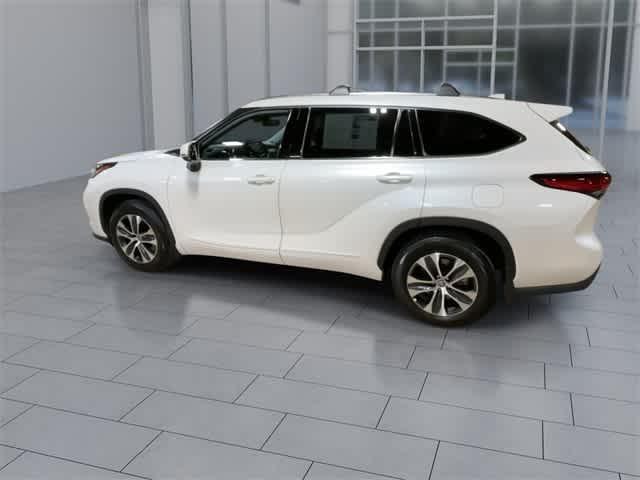 used 2021 Toyota Highlander car, priced at $28,995