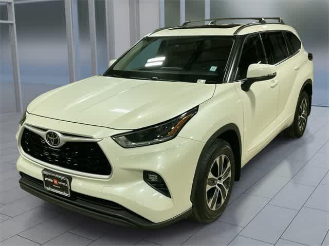 used 2021 Toyota Highlander car, priced at $28,995