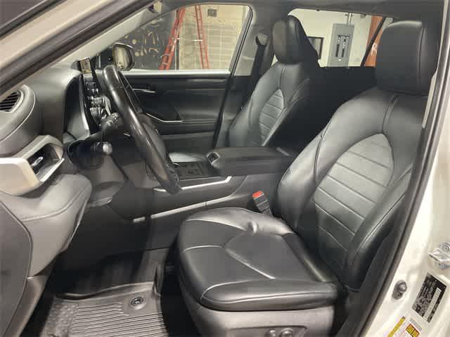 used 2021 Toyota Highlander car, priced at $28,995