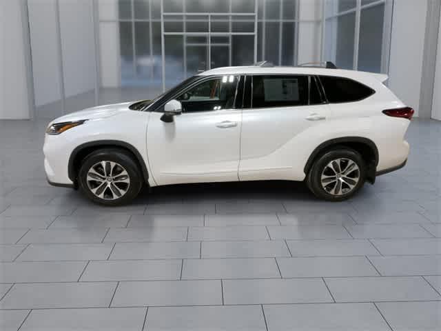 used 2021 Toyota Highlander car, priced at $28,995