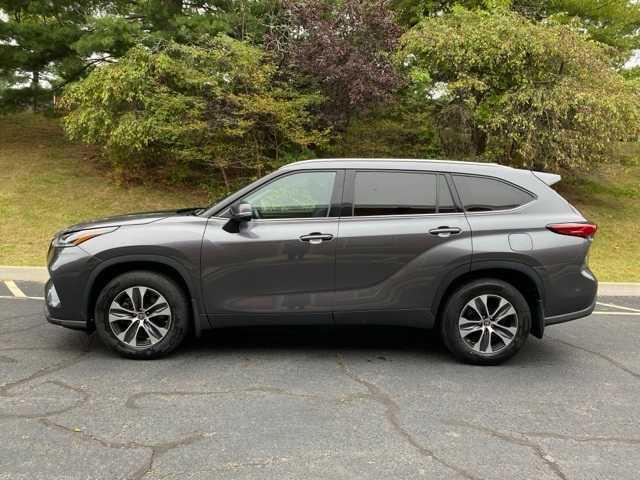 used 2021 Toyota Highlander car, priced at $32,995