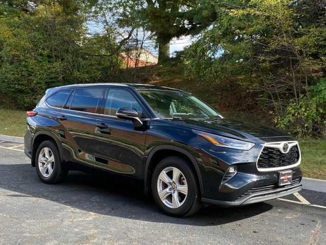 used 2021 Toyota Highlander car, priced at $26,895