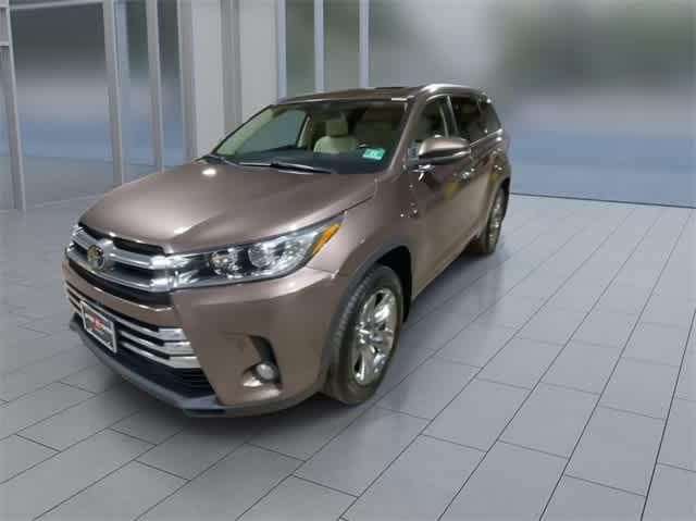 used 2018 Toyota Highlander car, priced at $21,395