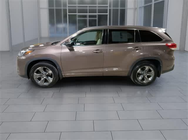 used 2018 Toyota Highlander car, priced at $21,395