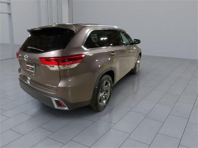 used 2018 Toyota Highlander car, priced at $21,395