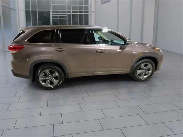 used 2018 Toyota Highlander car, priced at $21,395