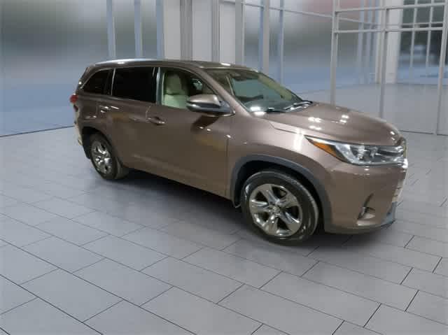 used 2018 Toyota Highlander car, priced at $21,395