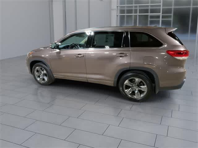 used 2018 Toyota Highlander car, priced at $21,395