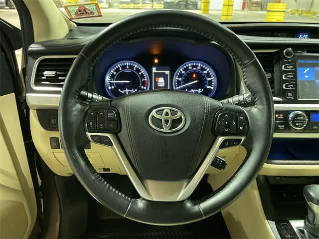 used 2018 Toyota Highlander car, priced at $21,395