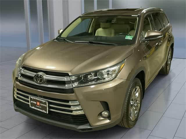 used 2018 Toyota Highlander car, priced at $22,395