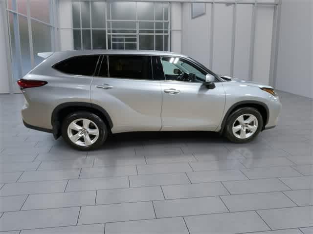 used 2022 Toyota Highlander car, priced at $28,995