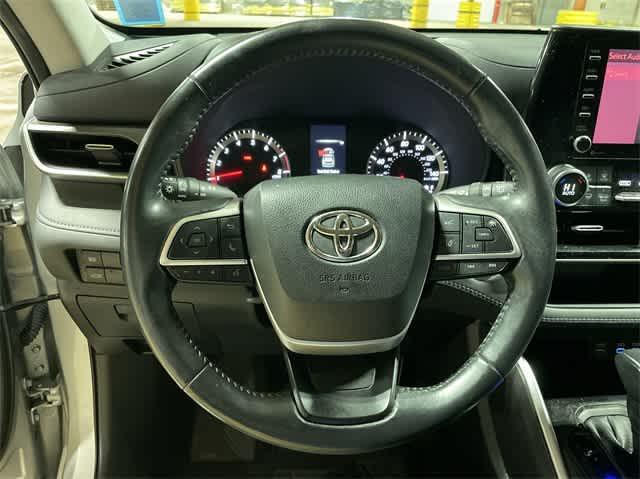 used 2022 Toyota Highlander car, priced at $28,995