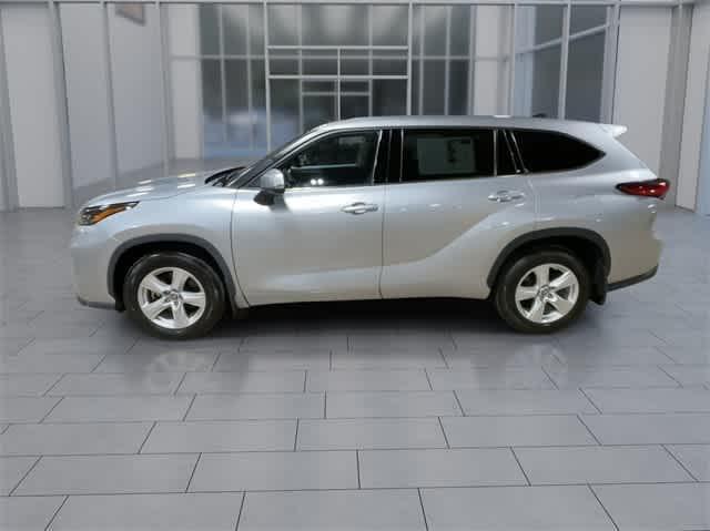 used 2022 Toyota Highlander car, priced at $28,995