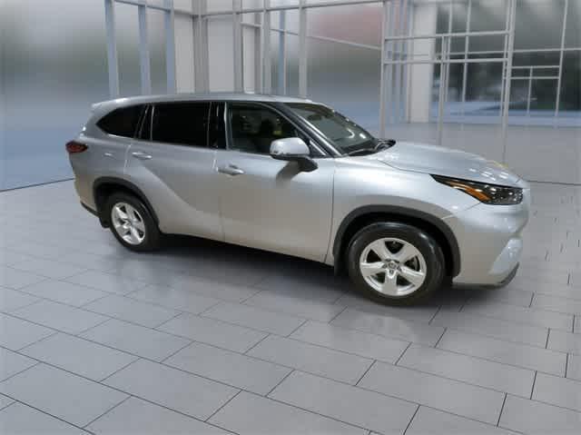 used 2022 Toyota Highlander car, priced at $27,695