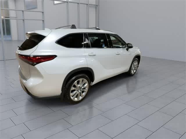 used 2022 Toyota Highlander car, priced at $40,000