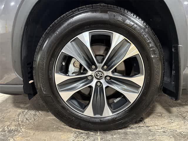 used 2022 Toyota Highlander car, priced at $37,995