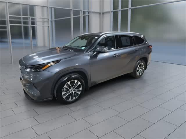 used 2022 Toyota Highlander car, priced at $37,995