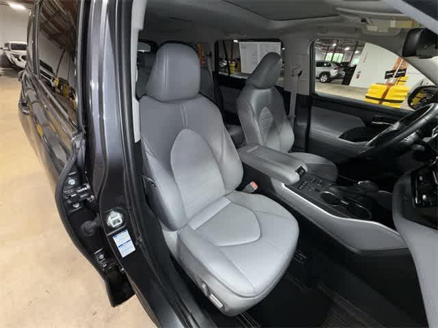 used 2022 Toyota Highlander car, priced at $37,995