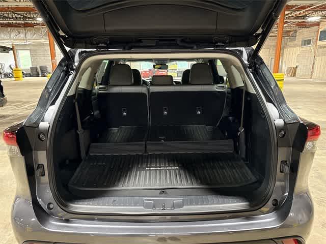 used 2022 Toyota Highlander car, priced at $37,995