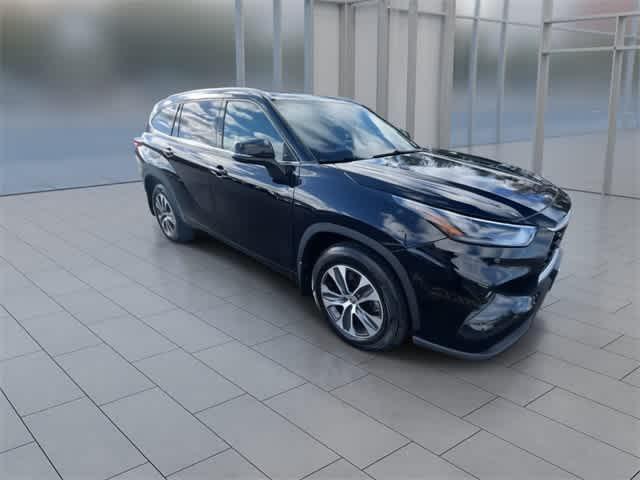 used 2022 Toyota Highlander car, priced at $33,195