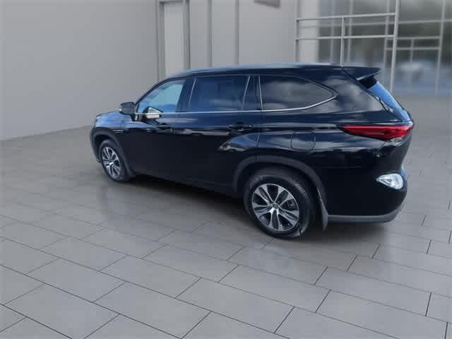 used 2022 Toyota Highlander car, priced at $33,195