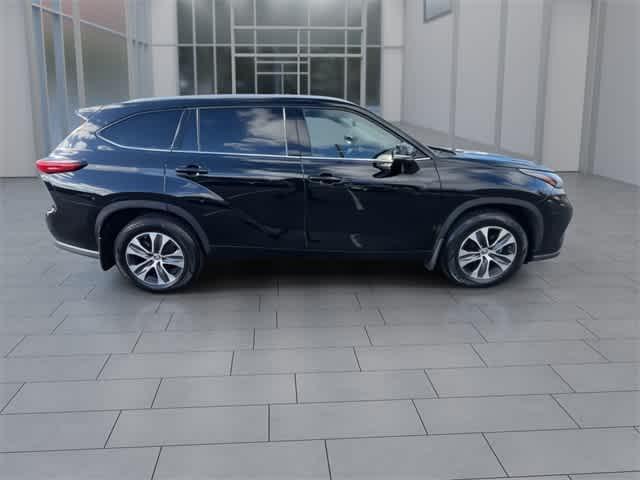 used 2022 Toyota Highlander car, priced at $33,195