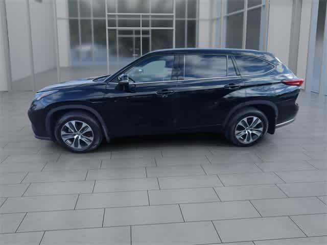 used 2022 Toyota Highlander car, priced at $33,195