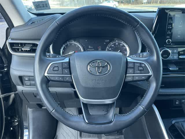 used 2022 Toyota Highlander car, priced at $33,195