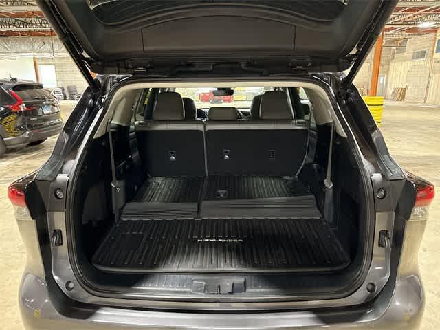 used 2022 Toyota Highlander car, priced at $33,295