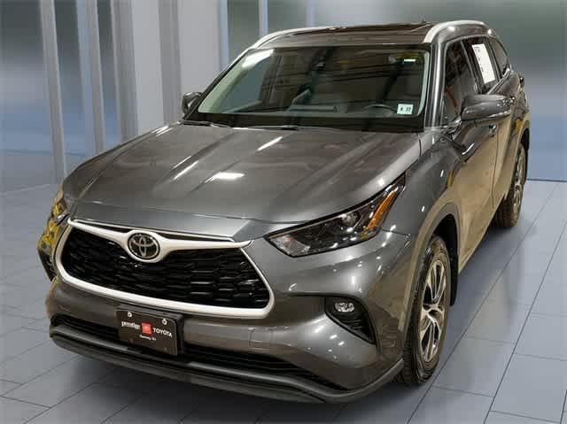used 2022 Toyota Highlander car, priced at $33,495