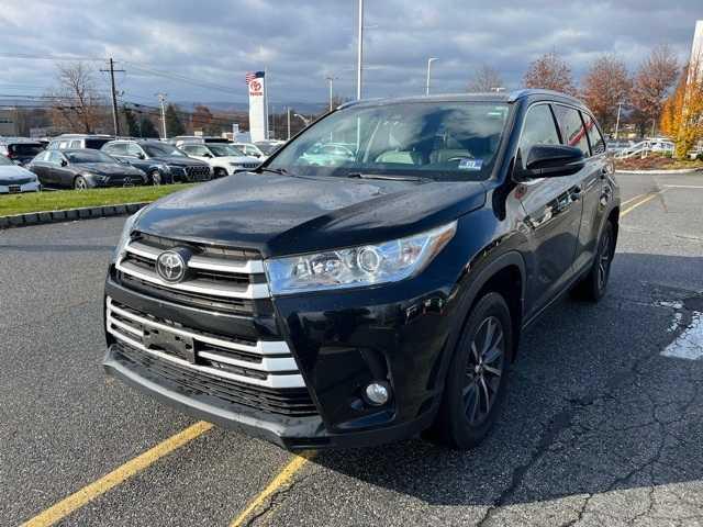 used 2017 Toyota Highlander car, priced at $22,995